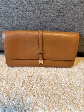 Vince Camino Leather Clutch Wallet in Camel.